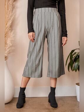 Lulu's  Ready for Everything Grey Striped Culotte Pants size S